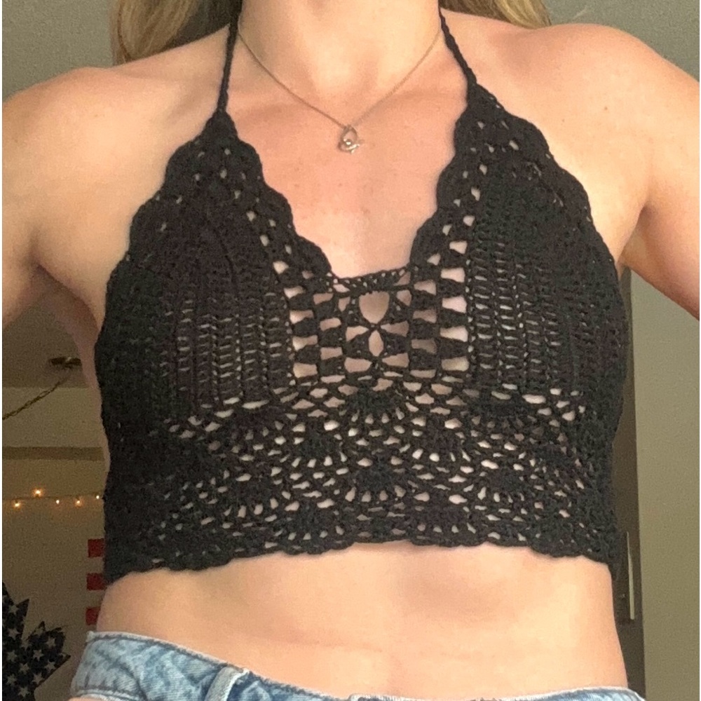 black knitted top